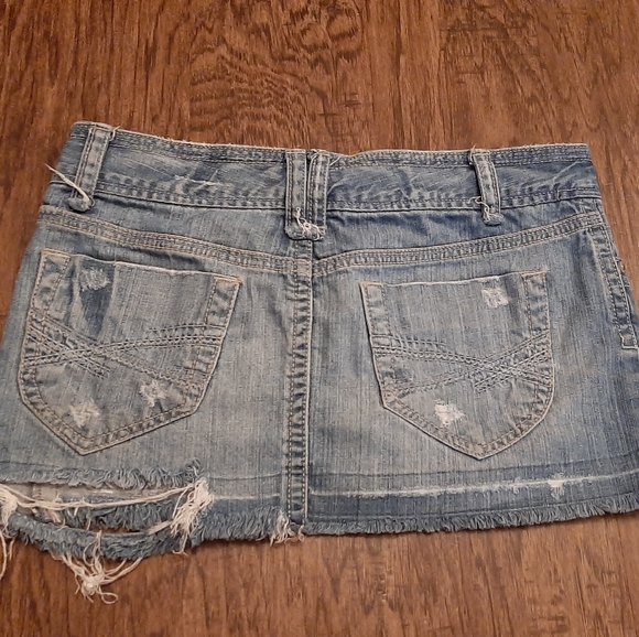 Aeropostale distressed jean mini skirt. - Picture 2 of 3